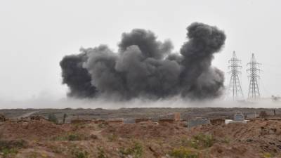 СМИ: неизвестные нанесли авиаудар по колонне на границе Ирака и Сирии