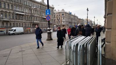 В центре Петербурга снова заметили ограждения