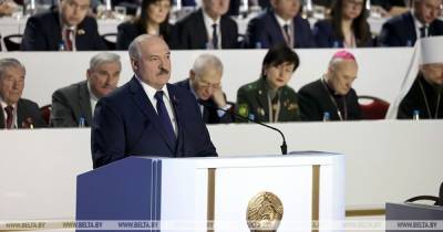 Лукашенко закашлялся на массовом мероприятии и заявил, что к нему "опять эта зараза вернулась" (видео)