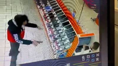 Вести. В Пензе расстроенный покупатель вернулся в магазин со страйкбольным пистолетом