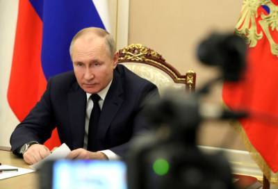 Владимир Путин не исключил, что поставит прививку «Спутник V» ближе к осени