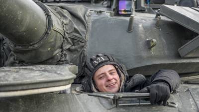 Экипажи Т-72Б3 успешно провели боевые стрельбы в Крыму