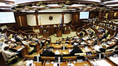 Парламент Молдовы отказался поддержать кандидата Санду на пост премьера, социалисты Додона внесли свою кандидатуру