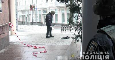 В Виннице 31-летний мужчина угрожал взорвать бомбу в магазине сладостей: фото, видео (4 фото)