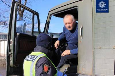 В Одессе начали штрафовать нерадивых водителей фур за проезд по Ивановскому мосту