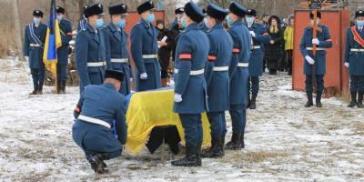 Служил всего год. В Луганской области простились с 23-летним солдатом ВСУ, который погиб в зоне ООС