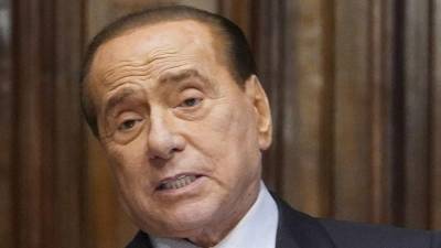 Берлускони попал в клинику после падения в своей резиденции