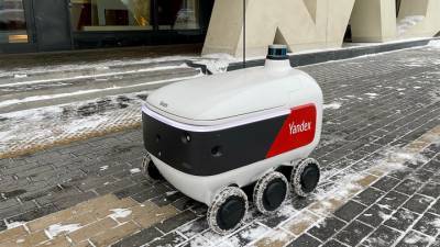 Робот-курьер "Яндекса" начал доставлять еду на дом