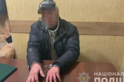 Годами насиловал двух дочерей: в Одессе задержали злостного рецидивиста