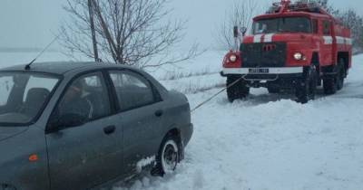 "Укравтодор" из-за снегопада ограничил движение грузовиков в 8 областях