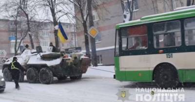 Александр Третьяк - В Ровно для борьбы с последствиями снегопада задействовали военный "БТР" (видео) - focus.ua