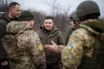 Зеленский посетил позиции ВСУ на линии соприкосновения в Донбассе