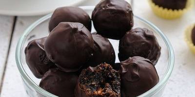 Простой рецепт приготовления шоколадных конфет с черносливом и миндалем - ТЕЛЕГРАФ