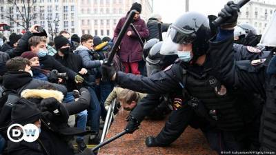 Новые репрессивные законы в России. Что нужно о них знать