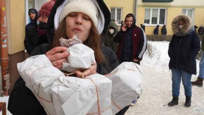 "Жирный четверг" в Польше: по всей стране выстроились очереди за пончиками