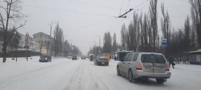 Снегопад и дожди не отпускают Украину: синоптики предупредили о штормовом ветре 12 февраля