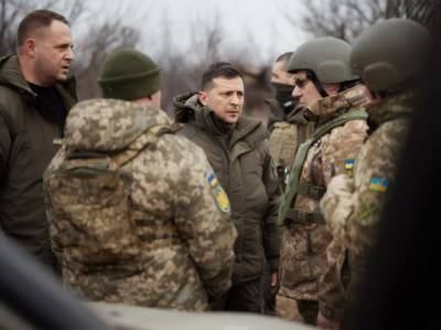 Зеленский связывает эскалацию ситуации на Донбассе с попытками давить на Украину на переговорах ТКГ