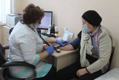 В Новомосковске выездные бригады делают прививки от коронавируса на дому