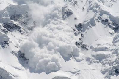 Стихии в мире: лавины, рекордные морозы и землетрясения
