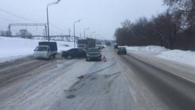 Автоледи в Новокузнецке вздумала задом развернуться посреди оживленного потока