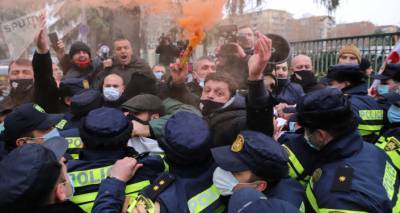 Очередной марш неповиновения в Тбилиси: стычки с полицией и новые требования