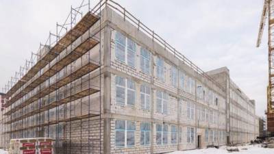 На 70% завершено строительство новой школы в Янино-1