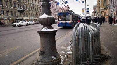 В центре Петербурга снова замети металлические ограждения