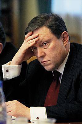 Бюро "Яблока" поддержало статью Явлинского о Навальном