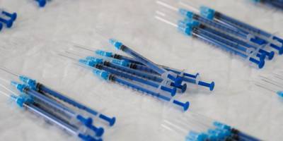 В Украине первую прививку от коронавируса получит медработник — Ляшко