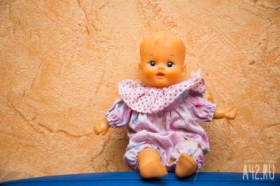 Супруг похоронившей кукол вместо детей женщины обратился к россиянам