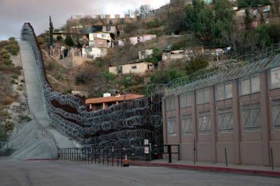 Байден закрыл громкий проект Трампа – строительство стены на границе с Мексикой
