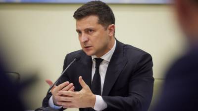 Зеленский пообещал не закрывать телеканал «НАШ» вслед за другими СМИ