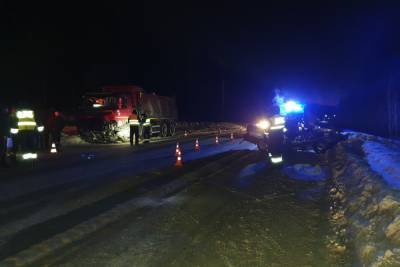 В Екатеринбурге в ДТП с грузовиком погибли водитель и пассажир Дэу