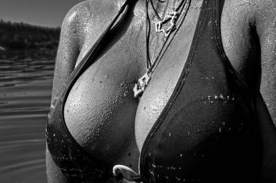 Виктория Боня продемонстрировала силиконовую грудь