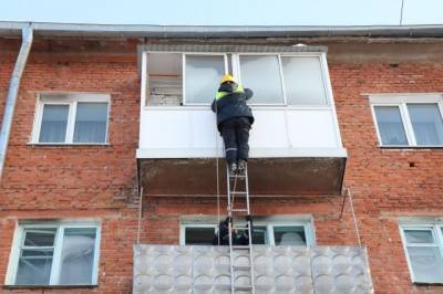 86-летнюю пенсионерку в Кемерове спасли с помощью штурмовой лестницы