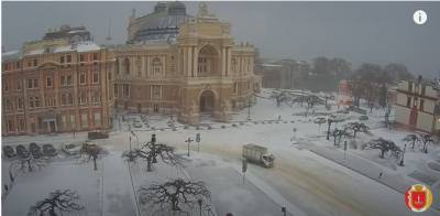 Циклон "Волкер" принес снег в Одессу (фото, видео)