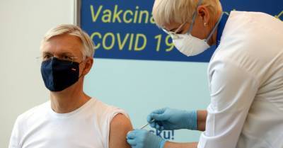 Министры, отдельные депутаты Сейма и генпрокурор получат вакцину против Covid-19 - rus.delfi.lv - Латвия