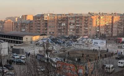 МЧС вдвое увеличивает группировку спасателей на месте взрыва во Владикавказе