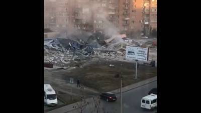 Во Владикавказе после мощного взрыва полностью разрушено здание супермаркета