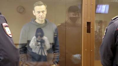 Навального доставили в суд из "Матросской тишины"