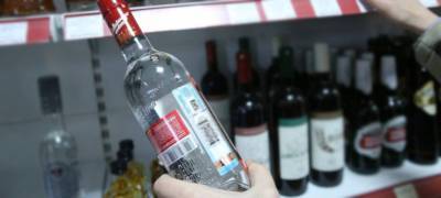 Росгвардейцы в Карелии применили силу к мужчине, разбившему бутылку водки в магазине