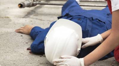 Упал с высоты, но остался жив: молодой инженер пострадал на заводе в Башкирии