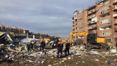 Охранника супермаркета во Владикавказе извлекли живым из-под завалов — видео