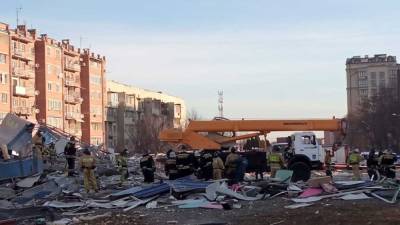 «От взрыва проснулся, как-то выполз оттуда»: на месте взорвавшегося ТЦ во Владикавказе нашли выжившего