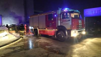 Более 50 огнеборцев тушили склад с бумажной продукцией в Екатеринбурге