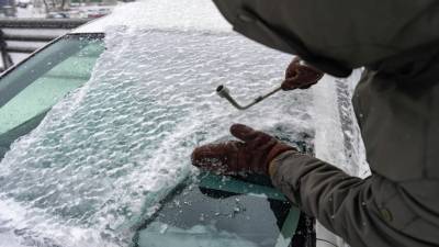 Как защитить лобовое стекло от трещин в мороз? Советы автоэкспертов