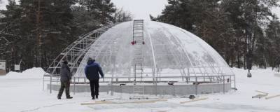 В Дзержинске завершается монтаж купола над фонтаном в Центральном парке