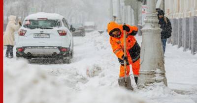Пик сильного снегопада ожидается в Москве в пятницу