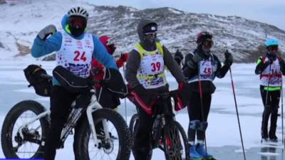 По льду и торосам: на Байкале стартовал экстремальный марафон