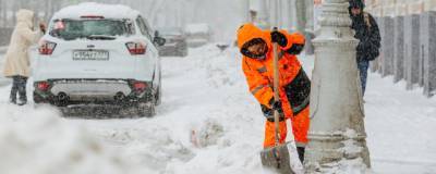 Москву от снега чистят 60 тысяч коммунальщиков